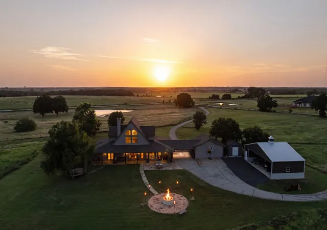 Single family home for sale at 360 Pop Noah Rd, Collinsville, TX 76233 | MLS# 21315751