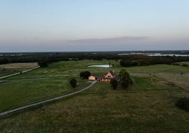 Photo 2 of Single family home for sale at 360 Pop Noah Rd, Collinsville, TX 76233 | MLS# 21315751 | Listing updated on 2026-09-10