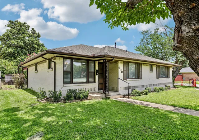 Photo 4 of Single family home for sale at 600 Westwood Dr, Richardson, TX 75080 | MLS# 21316522 | Listing updated on 2026-09-13