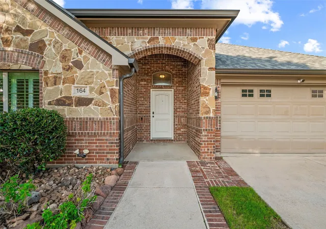 Photo 3 of Single family home for sale at 164 Horseshoe Bnd, Waxahachie, TX 75165 | MLS# 21316524 | Listing updated on 2026-09-14