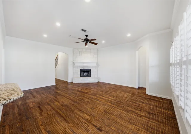 Photo 4 of Single family home for sale at 164 Horseshoe Bnd, Waxahachie, TX 75165 | MLS# 21316524 | Listing updated on 2026-09-20