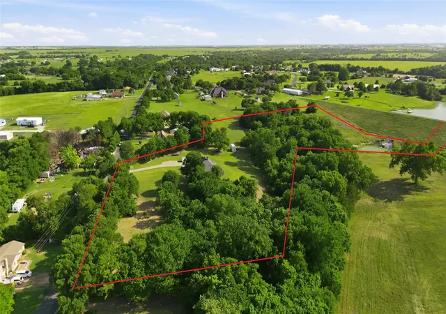 Photo 3 of Single family home for sale at 510 Saralvo Rd, Midlothian, TX 76065 | MLS# 21313372 | Listing updated on 2026-09-13