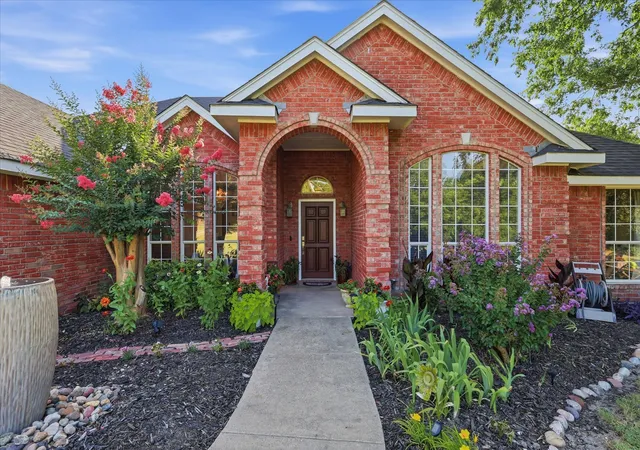 Photo 3 of Single family home for sale at 510 Saralvo Rd, Midlothian, TX 76065 | MLS# 21313372 | Listing updated on 2026-09-30