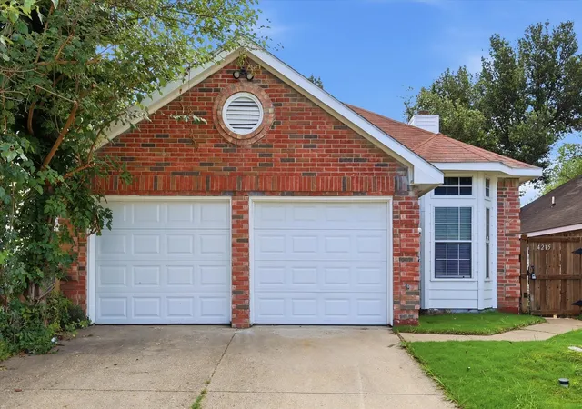 Photo 1 of Sale Pending at 4215 Scarsdale Ln, Dallas, TX 75227 | MLS# 21316140 | Listing updated on 2026-09-11