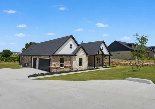 Photo 3 of Sale Pending at 328 Slimp Bluff Ave, Azle, TX 76020 | MLS# 21315980 | Listing updated on 2026-09-21
