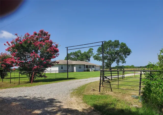 Photo 1 of Single family home for sale at 1343 Cr 2230, Ivanhoe, TX 75447 | MLS# 21300297 | Listing updated on 2026-10-19