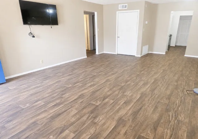 Photo 3 of Sale Pending at 1860 W Kaufman St, Paris, TX 75460 | MLS# 21316616 | Listing updated on 2026-09-08
