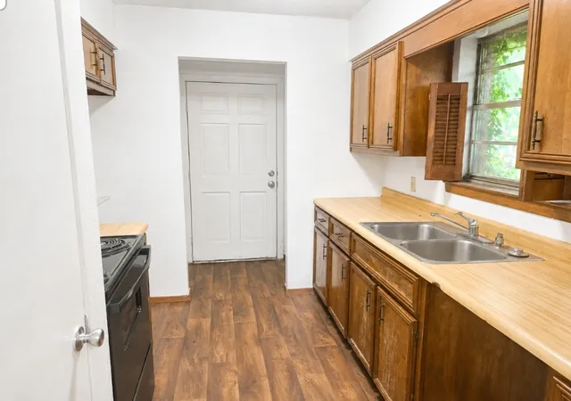 Photo 3 of Sale Pending at 1860 W Kaufman St, Paris, TX 75460 | MLS# 21316616 | Listing updated on 2026-09-08