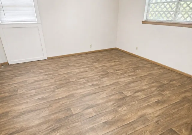 Photo 4 of Sale Pending at 1860 W Kaufman St, Paris, TX 75460 | MLS# 21316616 | Listing updated on 2026-09-08