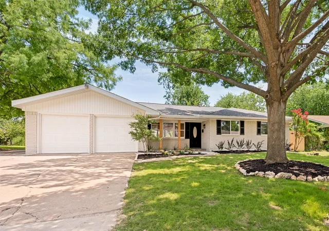 Photo 2 of Single family home for sale at 1717 Monaco Dr, Arlington, TX 76010 | MLS# 21315685 | Listing updated on 2026-07-31