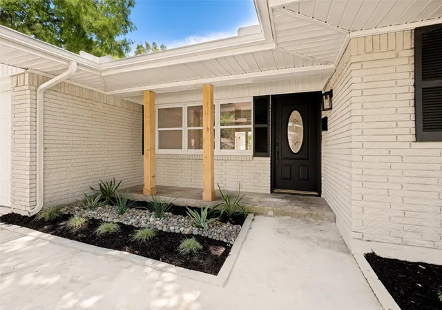 Photo 3 of Single family home for sale at 1717 Monaco Dr, Arlington, TX 76010 | MLS# 21315685 | Listing updated on 2026-07-31