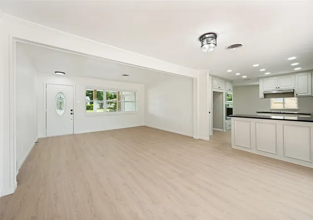 Photo 3 of Single family home for sale at 1717 Monaco Dr, Arlington, TX 76010 | MLS# 21315685 | Listing updated on 2026-07-31