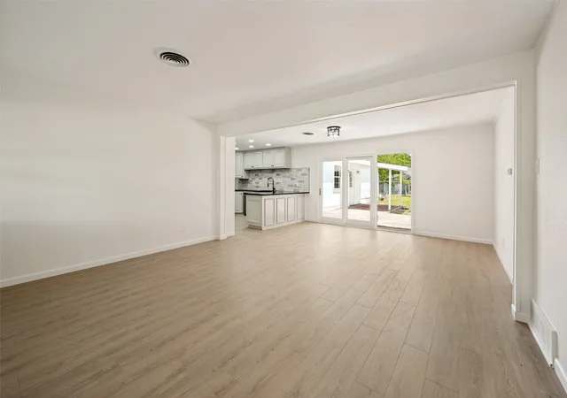 Photo 4 of Single family home for sale at 1717 Monaco Dr, Arlington, TX 76010 | MLS# 21315685 | Listing updated on 2026-07-31