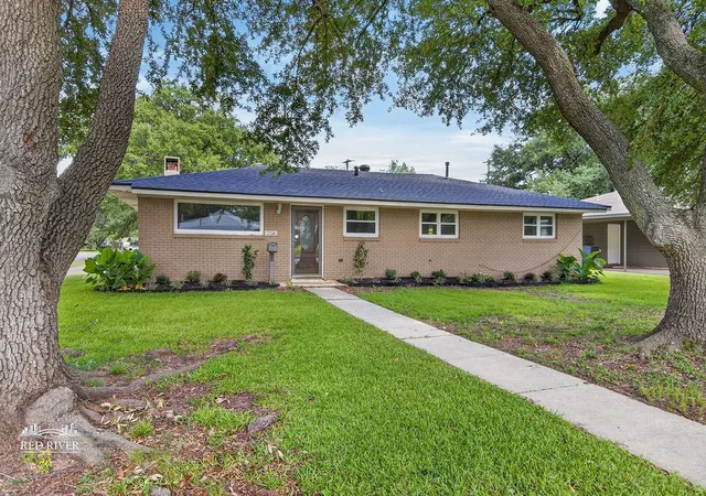 Photo 1 of Single family home for sale at 2214 Wakefield Ave, Bossier City, LA 71111 | MLS# 21316803 | Listing updated on 2026-10-01