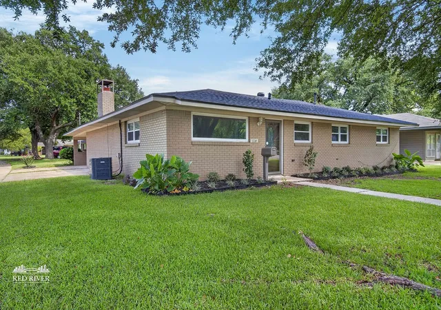 Photo 3 of Single family home for sale at 2214 Wakefield Ave, Bossier City, LA 71111 | MLS# 21316803 | Listing updated on 2026-10-01