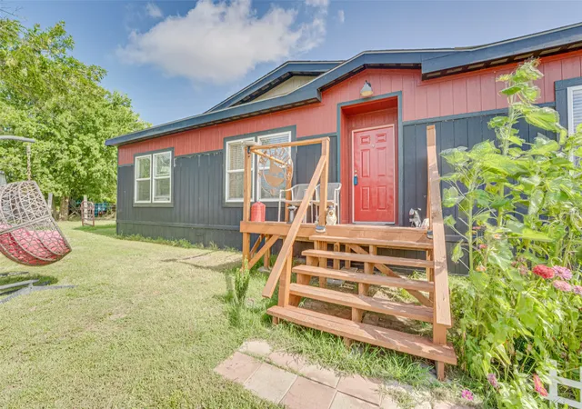 Photo 4 of Manufactured home for sale at 3912 County Road 4119, Campbell, TX 75422 | MLS# 21317107 | Listing updated on 2026-09-26
