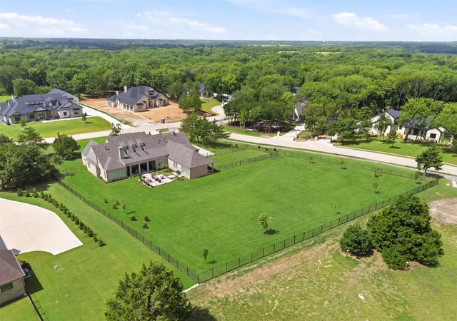 Photo 4 of Single family home for sale at 425 Abagail Ln, Van Alstyne, TX 75495 | MLS# 21315371 | Listing updated on 2026-10-07