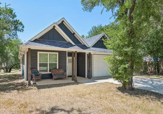 Photo 1 of Single family home for sale at 505 S Sky Ct, Granbury, TX 76049 | MLS# 21317358 | Listing updated on 2026-09-08