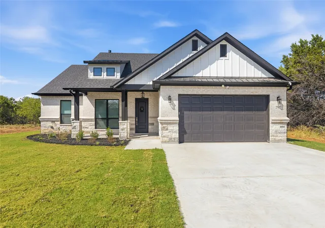Photo 1 of Single family home for sale at 27027 Stonewood Dr, Whitney, TX 76692 | MLS# 21312093 | Listing updated on 2026-09-10