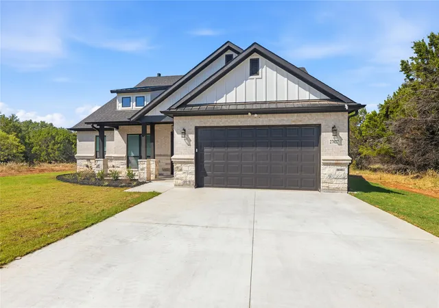 Photo 2 of Single family home for sale at 27027 Stonewood Dr, Whitney, TX 76692 | MLS# 21312093 | Listing updated on 2026-09-10
