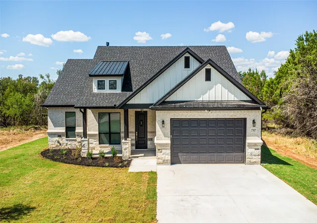 Photo 3 of Single family home for sale at 27027 Stonewood Dr, Whitney, TX 76692 | MLS# 21312093 | Listing updated on 2026-09-10