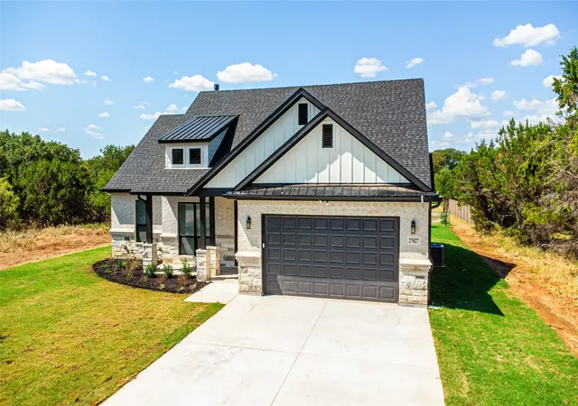 Photo 3 of Single family home for sale at 27027 Stonewood Dr, Whitney, TX 76692 | MLS# 21312093 | Listing updated on 2026-09-10