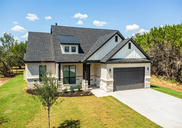 Photo 4 of Single family home for sale at 27027 Stonewood Dr, Whitney, TX 76692 | MLS# 21312093 | Listing updated on 2026-09-10