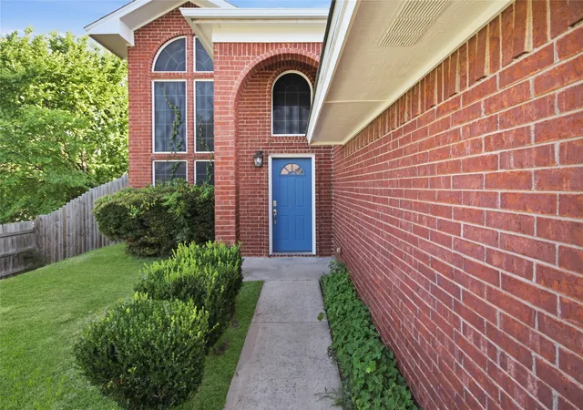 Photo 3 of Sale Pending at 1406 Westbriar Dr, Weatherford, TX 76086 | MLS# 21317392 | Listing updated on 2026-07-31
