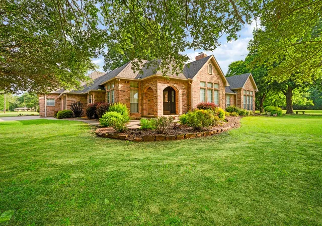 Photo 1 of Single family home for sale at 4585 Farm Road 195, Paris, TX 75462 | MLS# 21316690 | Listing updated on 2026-07-30