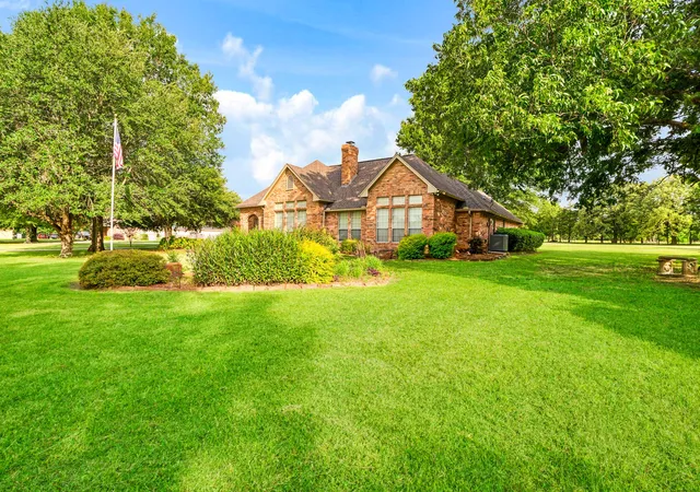 Photo 3 of Single family home for sale at 4585 Farm Road 195, Paris, TX 75462 | MLS# 21316690 | Listing updated on 2026-07-30