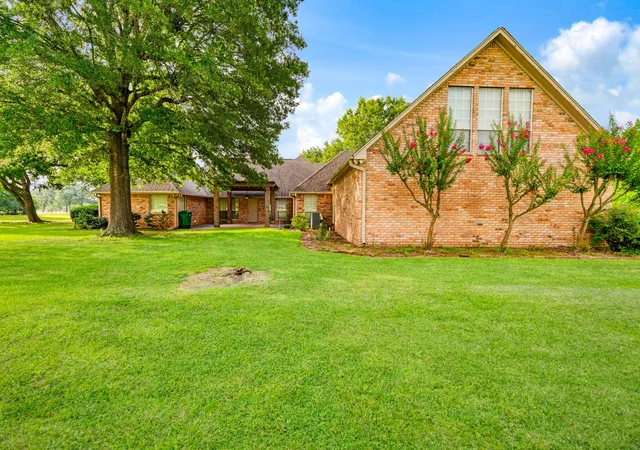 Photo 3 of Single family home for sale at 4585 Farm Road 195, Paris, TX 75462 | MLS# 21316690 | Listing updated on 2026-07-30