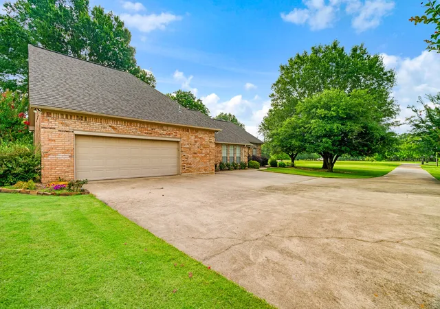 Photo 4 of Single family home for sale at 4585 Farm Road 195, Paris, TX 75462 | MLS# 21316690 | Listing updated on 2026-07-30