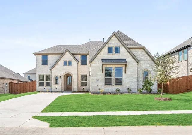 Photo 2 of Single family home for sale at 1027 Emerald Trace Dr, Justin, TX 76247 | MLS# 21317179 | Listing updated on 2026-09-08