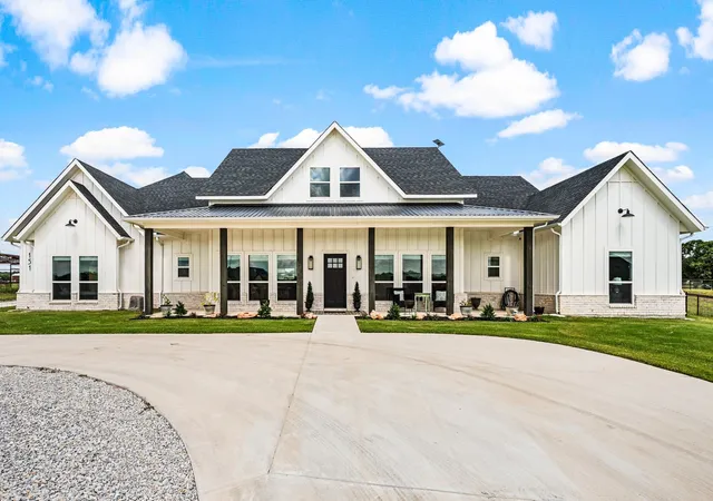 Photo 1 of Single family home for sale at 151 Lakota Dr, Bridgeport, TX 76426 | MLS# 21316328 | Listing updated on 2026-09-14
