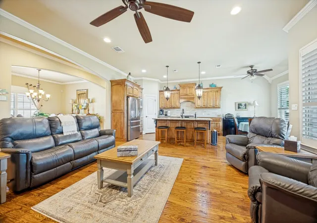 Photo 4 of Single family home for sale at 2924 Overland Trl, Sherman, TX 75092 | MLS# 21301624 | Listing updated on 2026-09-27