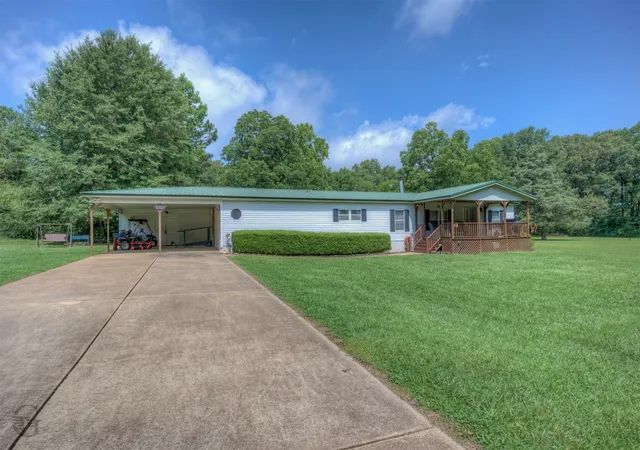 Photo 3 of Manufactured home for sale at 4686 Rich Akes Rd, Mooringsport, LA 71060 | MLS# 21317198 | Listing updated on 2026-08-02