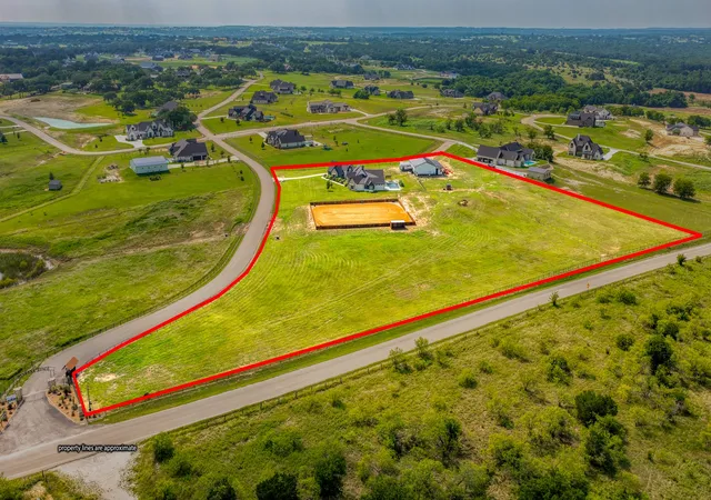 Photo 3 of Single family home for sale at 408 Royal Santana Run, Weatherford, TX 76087 | MLS# 21317067 | Listing updated on 2026-09-08