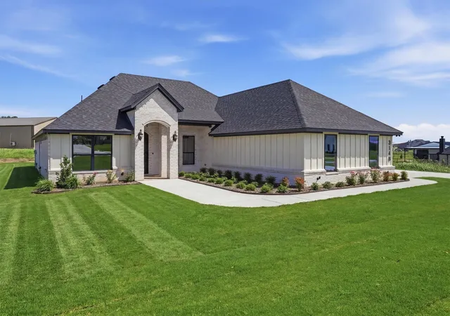 Photo 2 of Single family home for sale at 3148 Infinity Dr, Weatherford, TX 76087 | MLS# 21315137 | Listing updated on 2026-09-12