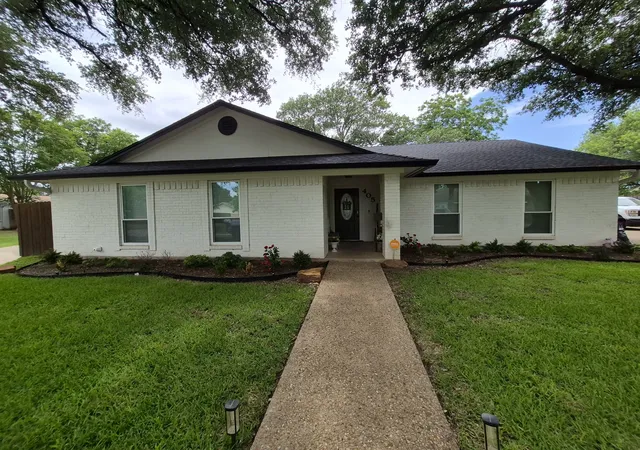 Photo 1 of Single family home for sale at 405 W Lindenwood Ln, Hewitt, TX 76643 | MLS# 21317741 | Listing updated on 2026-09-16