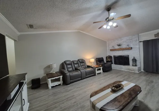 Photo 3 of Single family home for sale at 405 W Lindenwood Ln, Hewitt, TX 76643 | MLS# 21317741 | Listing updated on 2026-09-16