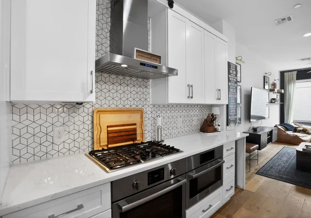Listing Photo 1 - Condo for sale in building located at 2222 Moser Ave, Dallas, TX 75206 - Unit #113