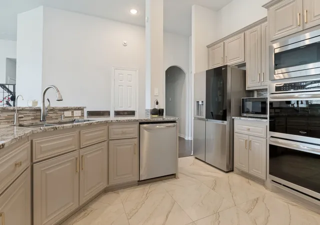 Photo 3 of Single family home for sale at 528 Shasta St, De Soto, TX 75115 | MLS# 21316338 | Listing updated on 2026-09-12