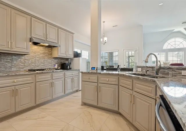 Photo 3 of Single family home for sale at 528 Shasta St, De Soto, TX 75115 | MLS# 21316338 | Listing updated on 2026-09-12