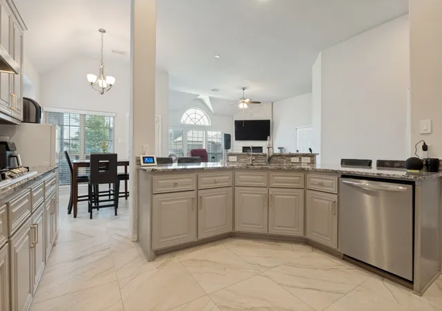 Photo 4 of Single family home for sale at 528 Shasta St, De Soto, TX 75115 | MLS# 21316338 | Listing updated on 2026-09-12