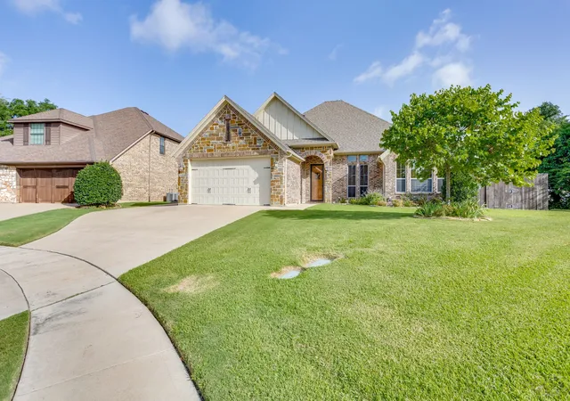 Photo 2 of Single family home for sale at 2946 Masters Ct N, Burleson, TX 76028 | MLS# 21311990 | Listing updated on 2026-09-13