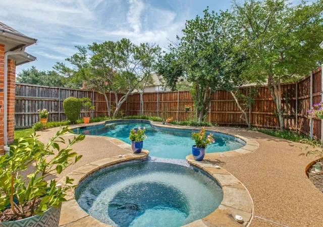 Photo 2 of Single family home for sale at 9502 Valley Lake Ln, Irving, TX 75063 | MLS# 21316450 | Listing updated on 2026-09-13
