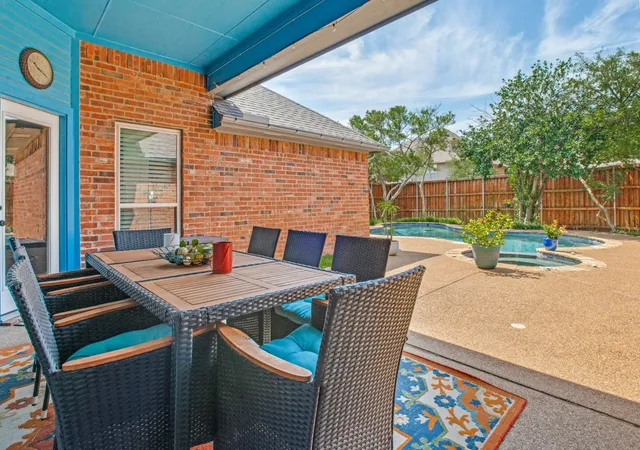 Photo 3 of Single family home for sale at 9502 Valley Lake Ln, Irving, TX 75063 | MLS# 21316450 | Listing updated on 2026-09-13