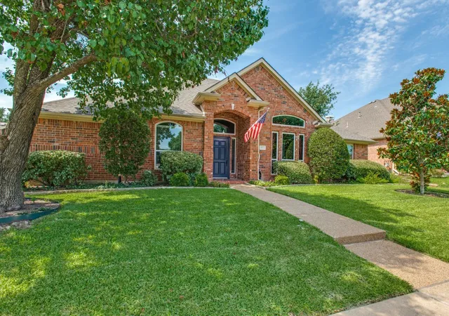 Photo 3 of Single family home for sale at 9502 Valley Lake Ln, Irving, TX 75063 | MLS# 21316450 | Listing updated on 2026-09-13