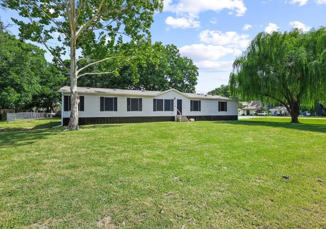 Photo 3 of Manufactured home for sale at 201 S Main St, Dodd City, TX 75438 | MLS# 21316209 | Listing updated on 2026-10-20