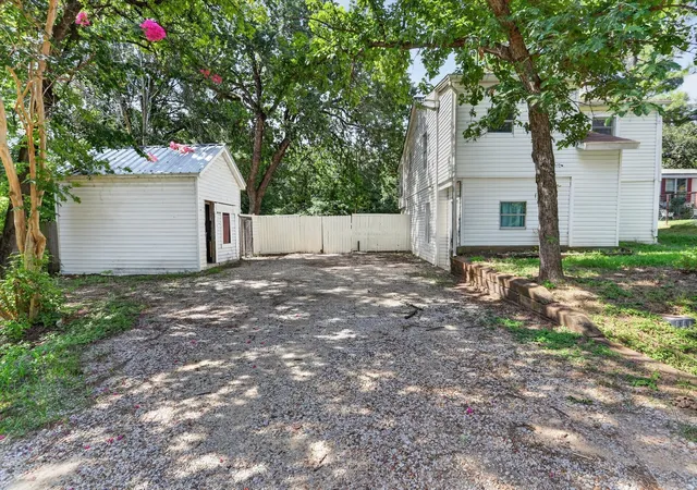 Photo 1 of Single family home for sale at 7239 Alcove St, Azle, TX 76020 | MLS# 21318250 | Listing updated on 2026-09-14